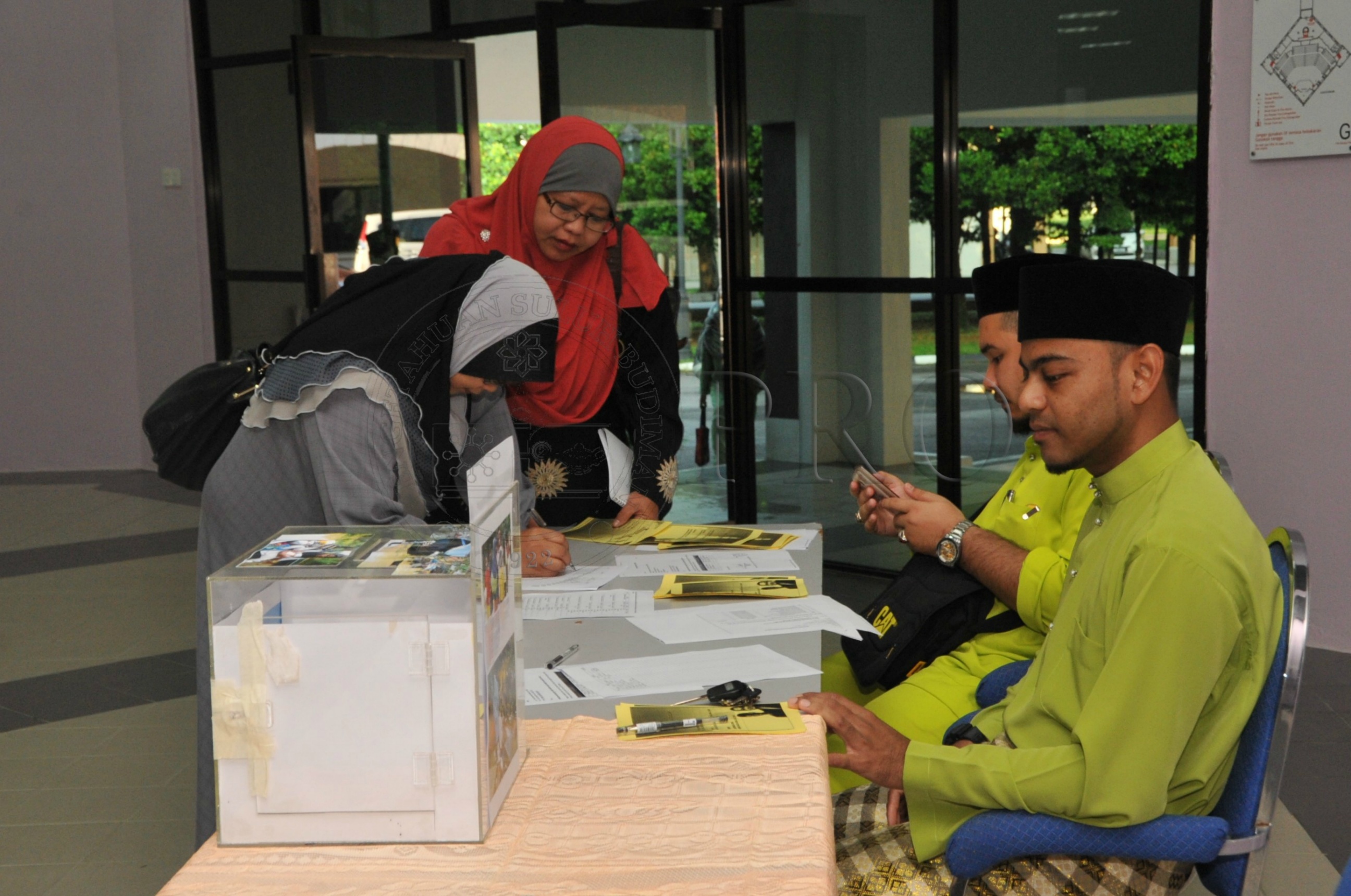 PRO 15 2 MAULIDUR PRO 4055 (1)